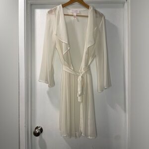 Oscar de la Renta Pink Lable Cream Sheer Flutter Collar Robe. Size S